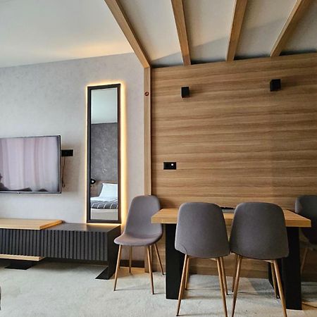 Woodside Apartments โคเปานิก ภายนอก รูปภาพ