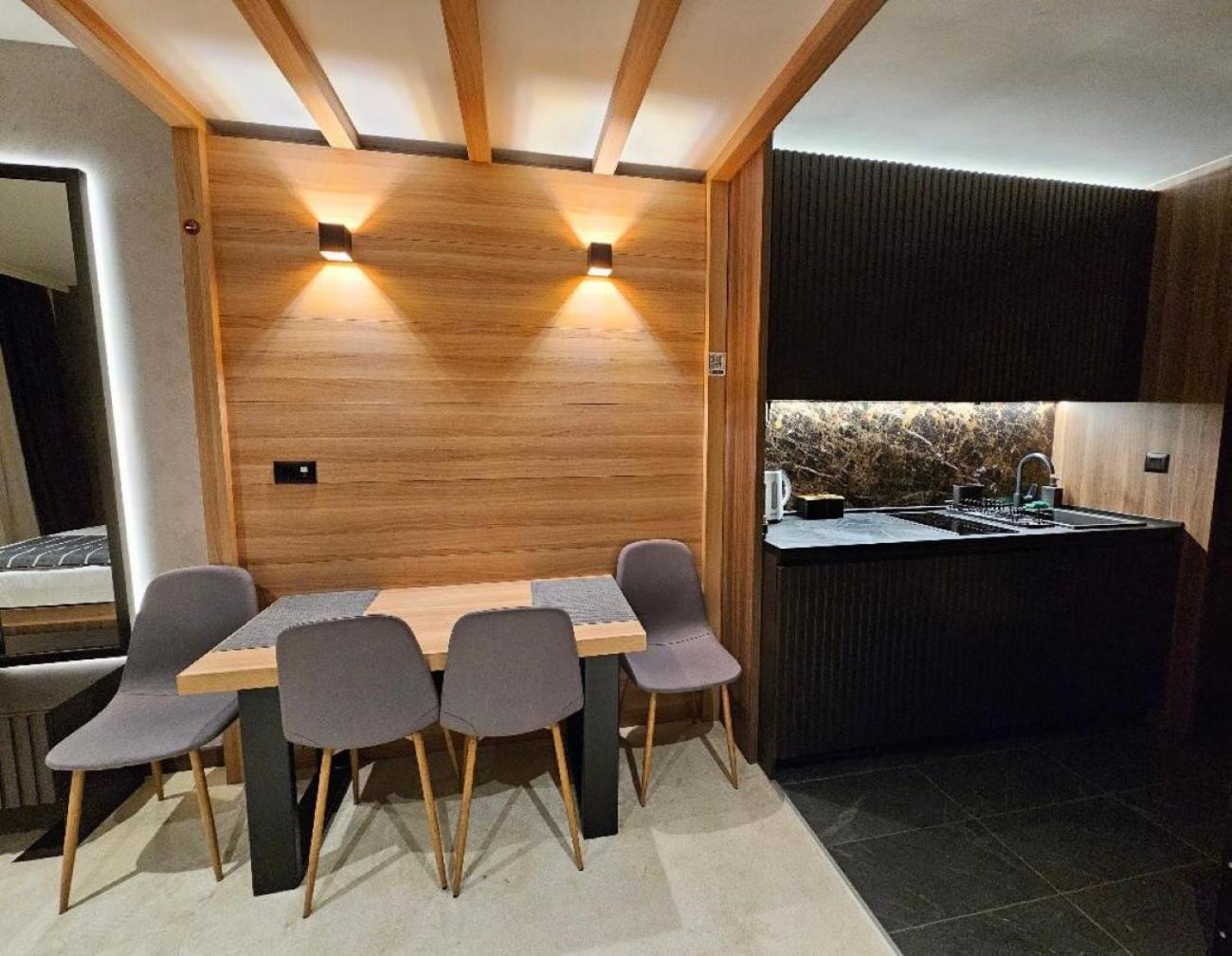 Woodside Apartments โคเปานิก ภายนอก รูปภาพ